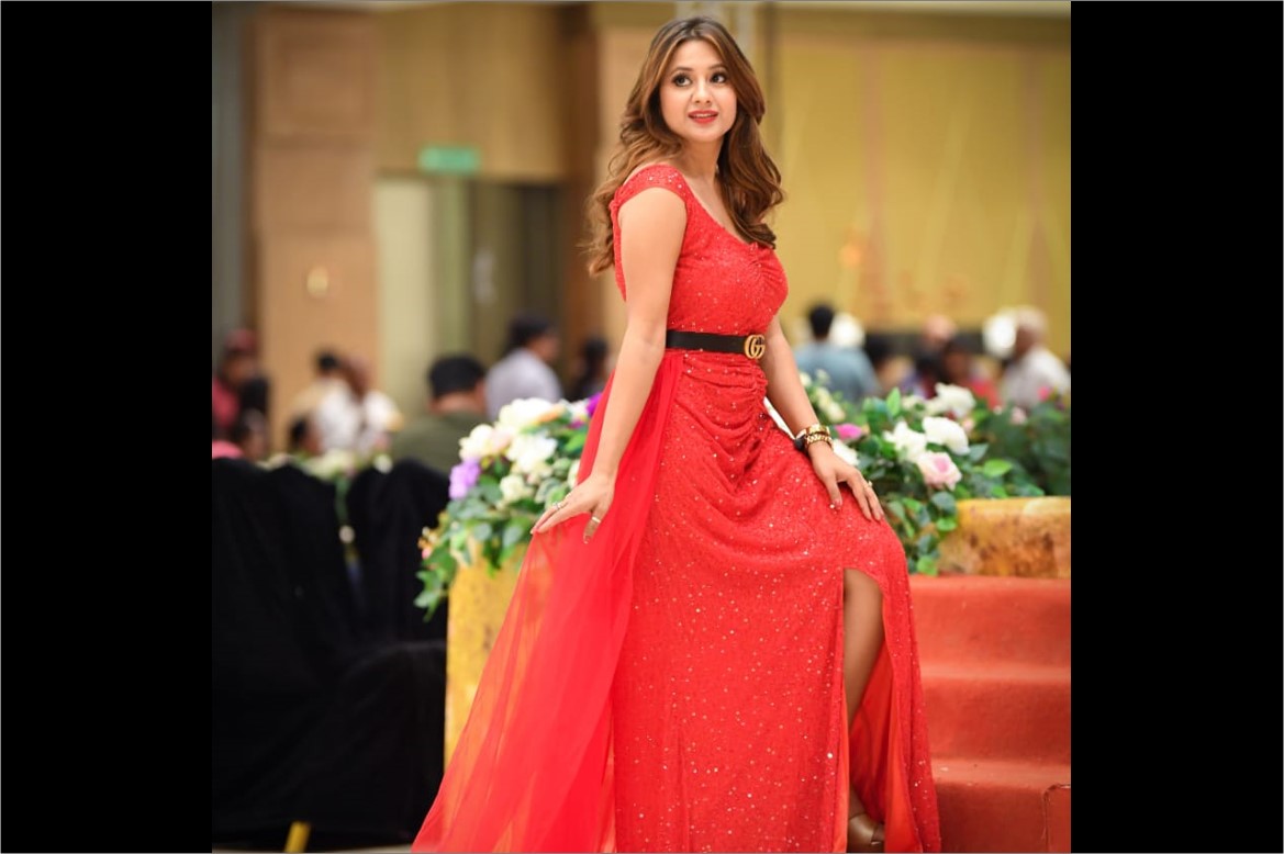 agra trade show hostess